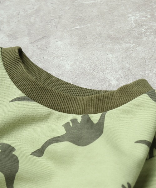 DILASH（ディラッシュ）の「恐竜いっぱいトレーナー（裏毛）（スウェット・キッズ・カーキ/オフホワイト・130/120/110/100/90/80）」の5枚目の写真