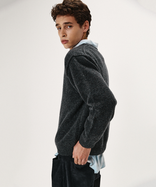 SHIRTER(シャーター)の「SHAGGY DOG REVERSE SEAM KNIT (CHARCOAL)(ニット/セーター・メンズ・その他・SMALL/MEDIUM/LARGE)」の7枚目の写真