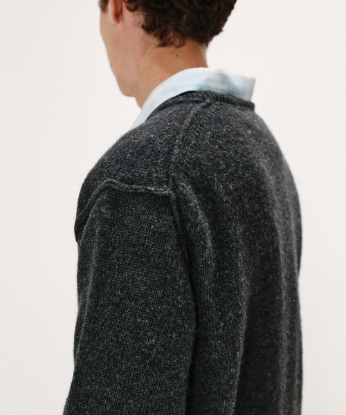 SHIRTER(シャーター)の「SHAGGY DOG REVERSE SEAM KNIT (CHARCOAL)(ニット/セーター・メンズ・その他・SMALL/MEDIUM/LARGE)」の8枚目の写真