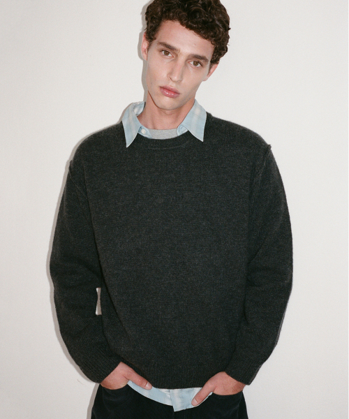 SHIRTER(シャーター)の「SHAGGY DOG REVERSE SEAM KNIT (CHARCOAL)(ニット/セーター・メンズ・その他・SMALL/MEDIUM/LARGE)」の9枚目の写真