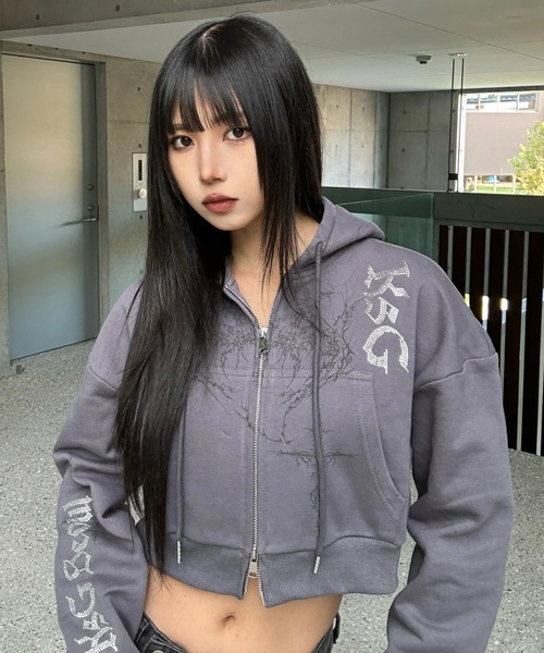 KsG（ケーエスジー）の「クロップドビジュープリントパーカー（パーカー・レディース・グレー/ブラック/ホワイト・MEDIUM/SMALL）」の9枚目の写真