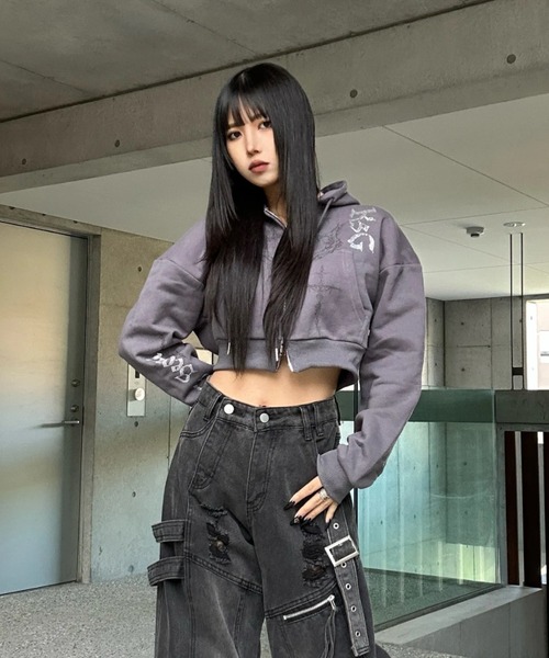 KsG（ケーエスジー）の「クロップドビジュープリントパーカー（パーカー・レディース・グレー/ブラック/ホワイト・MEDIUM/SMALL）」の11枚目の写真