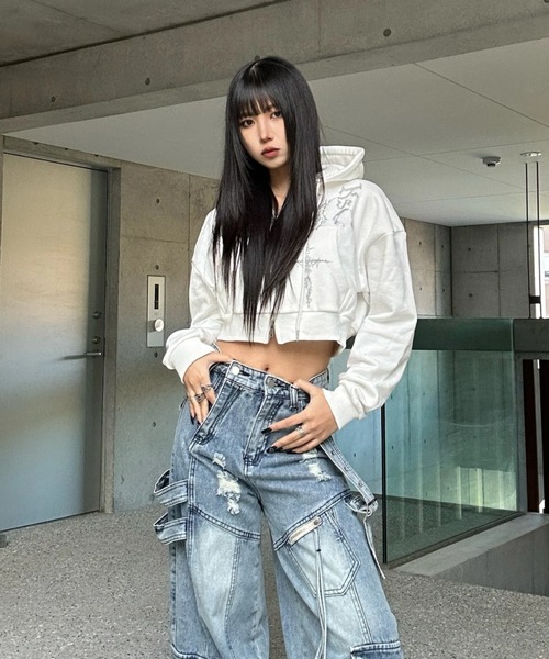 KsG（ケーエスジー）の「クロップドビジュープリントパーカー（パーカー・レディース・グレー/ブラック/ホワイト・MEDIUM/SMALL）」の5枚目の写真