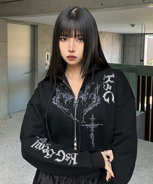 KsG（ケーエスジー）の「クロップドビジュープリントパーカー（パーカー・レディース・グレー/ブラック/ホワイト・MEDIUM/SMALL）」の6枚目の写真