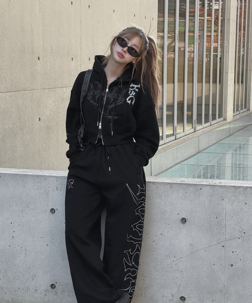 KsG（ケーエスジー）の「クロップドビジュープリントパーカー（パーカー・レディース・グレー/ブラック/ホワイト・MEDIUM/SMALL）」の13枚目の写真