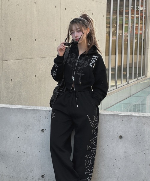 KsG（ケーエスジー）の「クロップドビジュープリントパーカー（パーカー・レディース・グレー/ブラック/ホワイト・MEDIUM/SMALL）」の14枚目の写真
