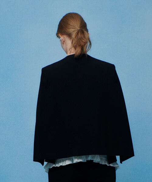 LOULOU WILLOUGHBY(ルルウィルビー)の「◇【LOULOU WILLOUGHBY】リトルブラックケープジャケット(ノーカラージャケット・レディース・ピンク/ダークブラック/オフホワイト・2/1)」の22枚目の写真