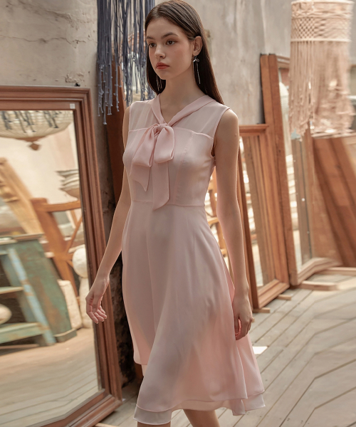 JULIY&CALLA(ジュリー&カラー)の「24SS カラー93 シークレットガーデン 袖なし ジュノ リボンタイ ワンピース ピンク(ワンピース・レディース・その他・MEDIUM)」の4枚目の写真