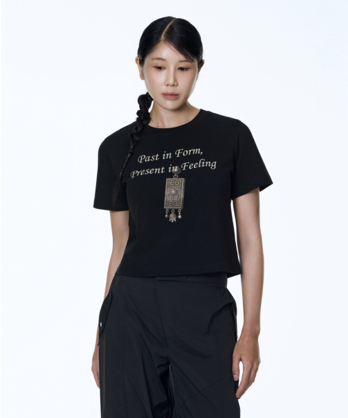 71TO96（チル ハナ トゥ グユク）の「Blessing Knot Crop T-shirt (Black)（Tシャツ/カットソー・レディース・ブラック・FREE）」の2枚目の写真