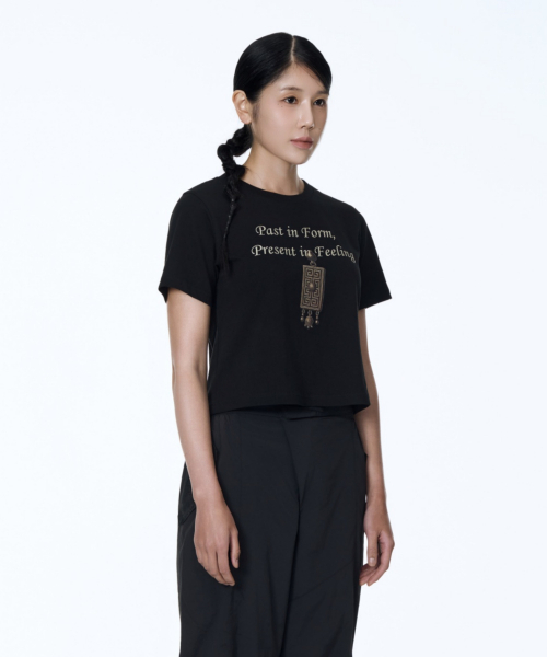 71TO96（チル ハナ トゥ グユク）の「Blessing Knot Crop T-shirt (Black)（Tシャツ/カットソー・レディース・ブラック・FREE）」の3枚目の写真