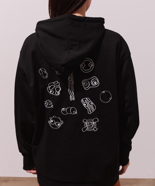 Lipoy(リポイ)の「ニンジンくん lovely バック刺繍入り オーバーサイズ ユニセックス フーディー(パーカー・レディース・グレー/ブラック・M/L)」の2枚目の写真