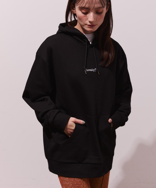 Lipoy(リポイ)の「ニンジンくん lovely バック刺繍入り オーバーサイズ ユニセックス フーディー(パーカー・レディース・グレー/ブラック・M/L)」の16枚目の写真