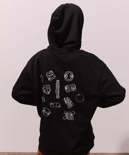 Lipoy(リポイ)の「ニンジンくん lovely バック刺繍入り オーバーサイズ ユニセックス フーディー(パーカー・レディース・グレー/ブラック・M/L)」の18枚目の写真