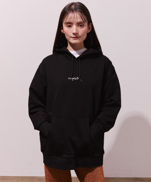 Lipoy(リポイ)の「ニンジンくん lovely バック刺繍入り オーバーサイズ ユニセックス フーディー(パーカー・レディース・グレー/ブラック・M/L)」の15枚目の写真