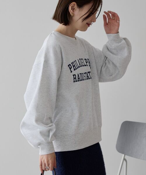 AMERICAN HOLIC(アメリカンホリック)の「カレッジロゴ裏起毛プルオーバー(スウェット・レディース・杢グレー/ネイビー/ブラック/アイボリー・M/L)」の6枚目の写真