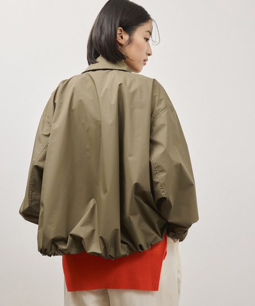 ADAM ET ROPE'（アダムエロペ）の「ファンクションドロストブルゾン/撥水（ナイロンジャケット・レディース・カーキ/ブラック・38/36）」の3枚目の写真