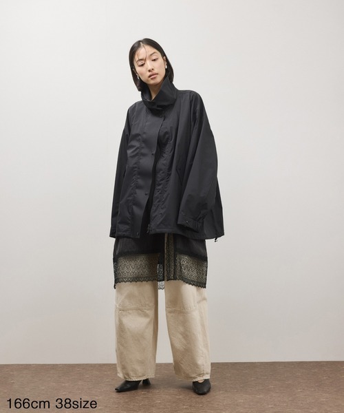 ADAM ET ROPE'（アダムエロペ）の「ファンクションドロストブルゾン/撥水（ナイロンジャケット・レディース・カーキ/ブラック・38/36）」の6枚目の写真