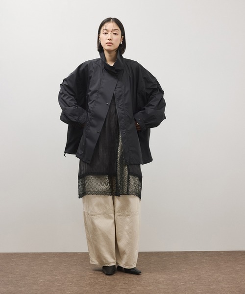 ADAM ET ROPE'（アダムエロペ）の「ファンクションドロストブルゾン/撥水（ナイロンジャケット・レディース・カーキ/ブラック・38/36）」の7枚目の写真