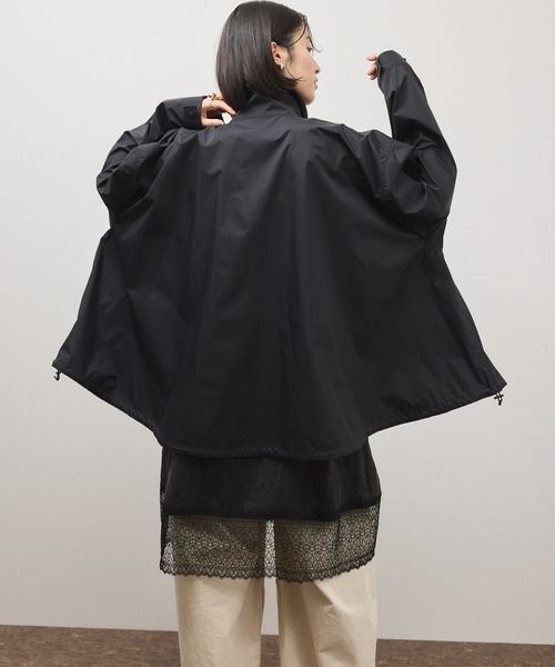 ADAM ET ROPE'（アダムエロペ）の「ファンクションドロストブルゾン/撥水（ナイロンジャケット・レディース・カーキ/ブラック・38/36）」の12枚目の写真