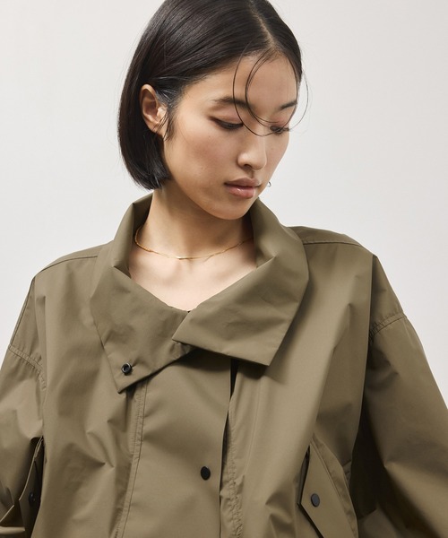 ADAM ET ROPE'（アダムエロペ）の「ファンクションドロストブルゾン/撥水（ナイロンジャケット・レディース・カーキ/ブラック・38/36）」の16枚目の写真