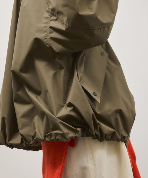ADAM ET ROPE'（アダムエロペ）の「ファンクションドロストブルゾン/撥水（ナイロンジャケット・レディース・カーキ/ブラック・38/36）」の18枚目の写真
