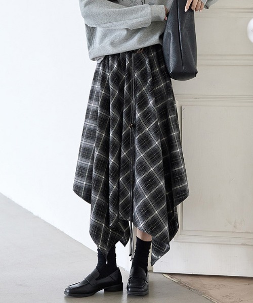 gossip!ロサンゼルス(ゴシップロサンゼルス)の「Y2Kランダムチェックロングスカート(スカート・レディース・ブラック/ブラウン/ネイビー・M)」の1枚目の写真