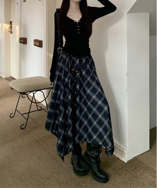 gossip!ロサンゼルス(ゴシップロサンゼルス)の「Y2Kランダムチェックロングスカート(スカート・レディース・ブラック/ブラウン/ネイビー・M)」の22枚目の写真