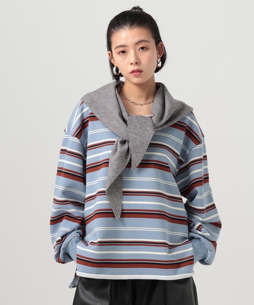 BAYFLOW（ベイフロー）の「[春カラーで登場]オフショルダースウェットプルオーバー（スウェット・レディース・ライトブルー/グレー/ライトイエロー・FREE）」の3枚目の写真