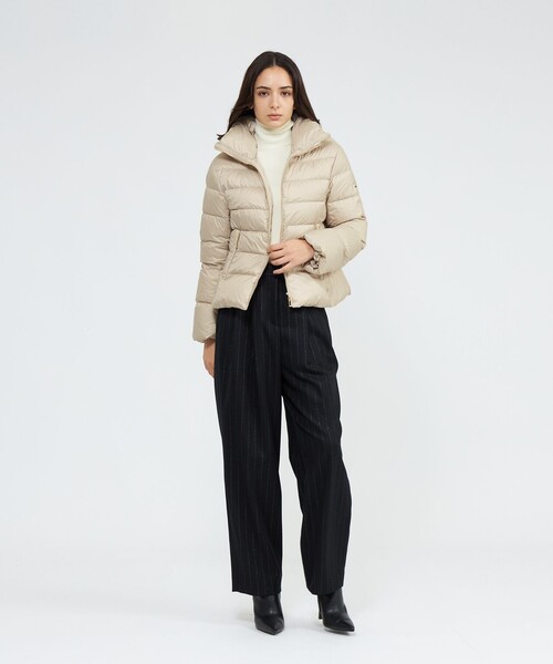 EPOCA（エポカ）の「エアリーダウン ショート（ダウンジャケット/コート・レディース・ベージュ/ブラック・38/40）」の5枚目の写真