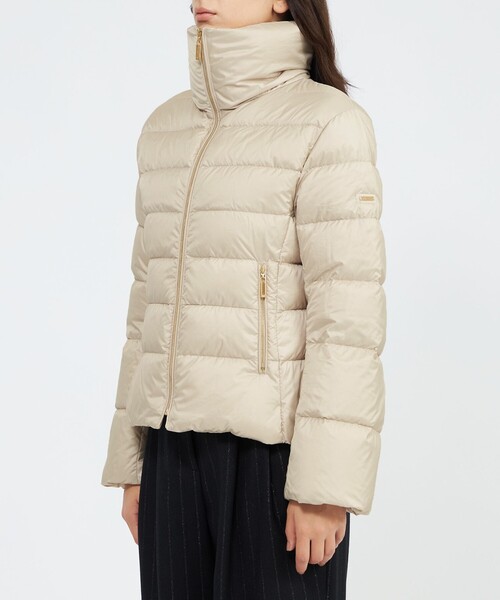 EPOCA（エポカ）の「エアリーダウン ショート（ダウンジャケット/コート・レディース・ベージュ/ブラック・38/40）」の7枚目の写真