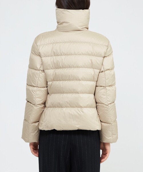EPOCA（エポカ）の「エアリーダウン ショート（ダウンジャケット/コート・レディース・ベージュ/ブラック・38/40）」の8枚目の写真