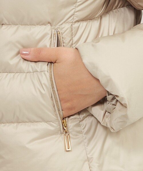 EPOCA（エポカ）の「エアリーダウン ショート（ダウンジャケット/コート・レディース・ベージュ/ブラック・38/40）」の9枚目の写真