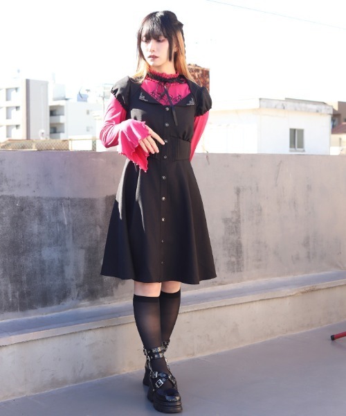 NIBBLE POISON(ニブルポイズン)の「カットアウトデザインミニワンピース(ワンピース・レディース・ブラック/ピンク・MEDIUM)」の1枚目の写真