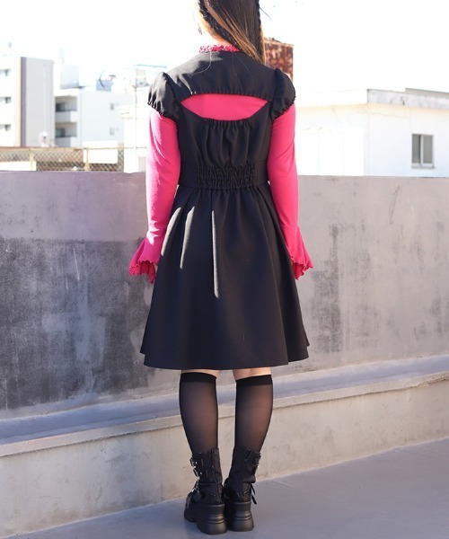 NIBBLE POISON(ニブルポイズン)の「カットアウトデザインミニワンピース(ワンピース・レディース・ブラック/ピンク・MEDIUM)」の5枚目の写真