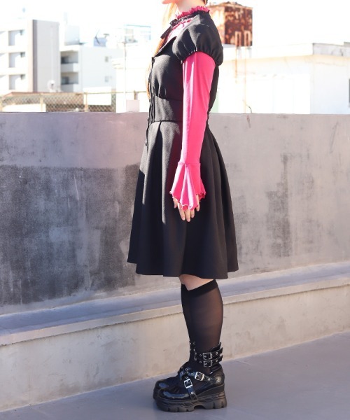 NIBBLE POISON(ニブルポイズン)の「カットアウトデザインミニワンピース(ワンピース・レディース・ブラック/ピンク・MEDIUM)」の4枚目の写真