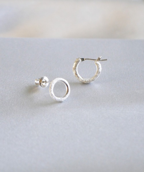 e.m.(イーエム)の「スターダストフープピアス/シルバー/レディース/メンズ/2026WinterCollection(ピアス(片耳用)・レディース・シルバー・FREE)」の3枚目の写真