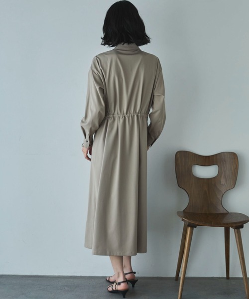 Doux archives(ドゥアルシーヴ)の「開襟ドロストシャツワンピース(ワンピース・レディース・ベージュ/サックスブルー/チャコールグレー・FREE)」の11枚目の写真