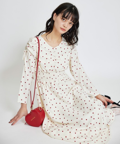 REDYAZEL(レディアゼル)の「Love Me Heart ギャザーリボンロングフレアワンピース(ワンピース・レディース・レッド/オフホワイト/ネイビー・FREE)」の2枚目の写真