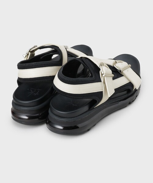 tk.TAKEO KIKUCHI（ティーケータケオキクチ）の「クリアソールダブルベルトサンダル（サンダル・メンズ・オフホワイト/ブラック・75/65/55）」の4枚目の写真