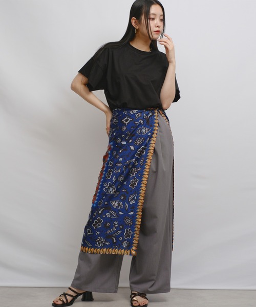 palm RICHE(ポームリシュ)の「スカーフ付リラックスT(Tシャツ/カットソー・レディース・ブラック/オレンジ/グレー・M)」の2枚目の写真