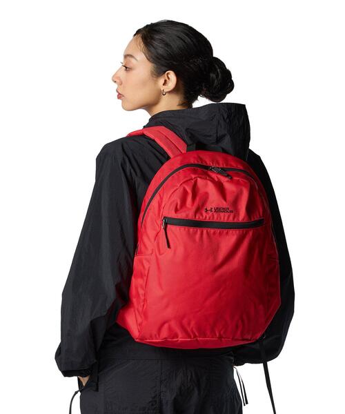 UNDER ARMOUR(アンダーアーマー)の「UAライトデー バックパック(ライフスタイル/メンズ/レディース)(バックパック/リュック・レディース・レッド・ONESIZE)」の1枚目の写真