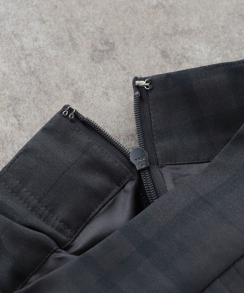 IENA（イエナ）の「シアーチェックプリーツスカート（スカート・レディース・グレー・38/36）」の4枚目の写真