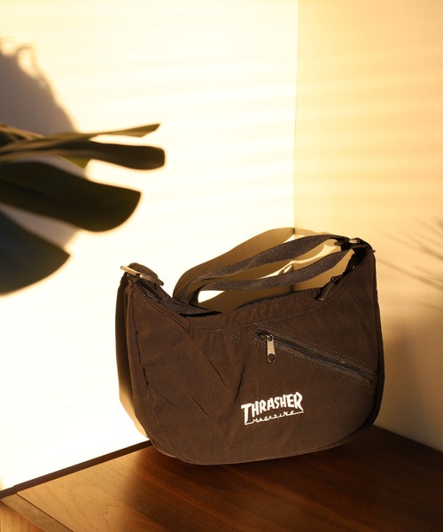 THRASHER(スラッシャー)の「THRASHER BACKSLASH SHOULDER ショルダーバッグ(ショルダーバッグ・メンズ・ブラック×ホワイト/ブラック系・FREE)」の4枚目の写真