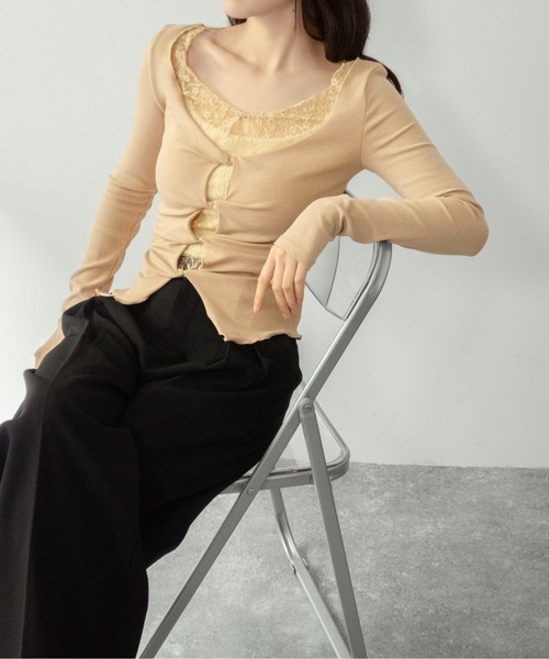 on:nue（オンニュ）の「【on:nue】[着用動画あり！] ねじれカットアウトレイヤードトップス（Tシャツ/カットソー・レディース・ライトブルー/スモークピンク/ベージュ・FREE）」の8枚目の写真