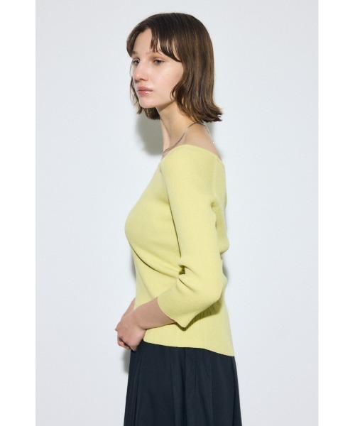 AZUL by moussy(アズールバイマウジー)の「オフショルニットトップス(ニット/セーター・レディース・ブルー/ライトイエロー/ブラック/アイボリー・MEDIUM/SMALL)」の5枚目の写真