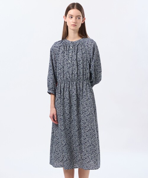 MACKINTOSH PHILOSOPHY（ﾏｯｷﾝﾄｯｼｭ ﾌｨﾛｿﾌｨｰ）の「バイカラーフラワープリントワンピース（ワンピース・レディース・ホワイト系その他/グレー系その他2・38/36）」の2枚目の写真