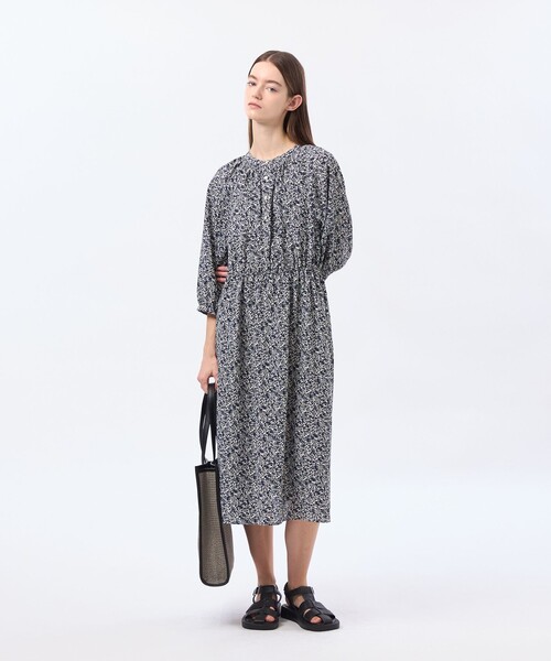 MACKINTOSH PHILOSOPHY（ﾏｯｷﾝﾄｯｼｭ ﾌｨﾛｿﾌｨｰ）の「バイカラーフラワープリントワンピース（ワンピース・レディース・ホワイト系その他/グレー系その他2・38/36）」の3枚目の写真