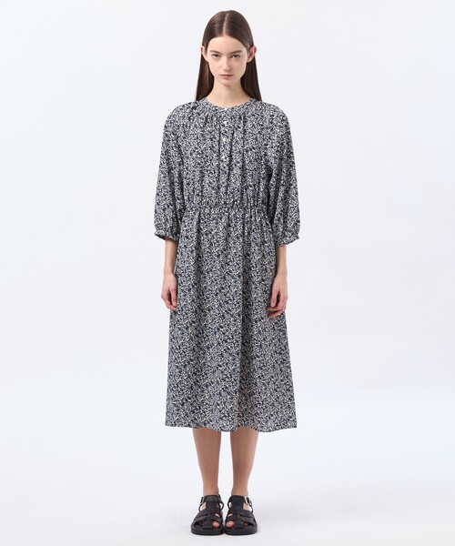 MACKINTOSH PHILOSOPHY（ﾏｯｷﾝﾄｯｼｭ ﾌｨﾛｿﾌｨｰ）の「バイカラーフラワープリントワンピース（ワンピース・レディース・ホワイト系その他/グレー系その他2・38/36）」の5枚目の写真