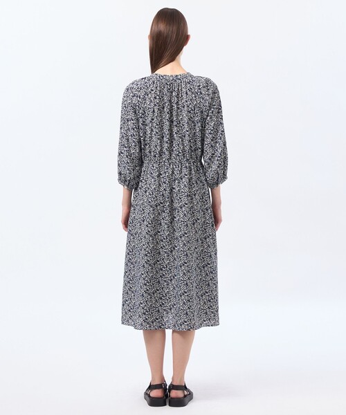 MACKINTOSH PHILOSOPHY（ﾏｯｷﾝﾄｯｼｭ ﾌｨﾛｿﾌｨｰ）の「バイカラーフラワープリントワンピース（ワンピース・レディース・ホワイト系その他/グレー系その他2・38/36）」の7枚目の写真