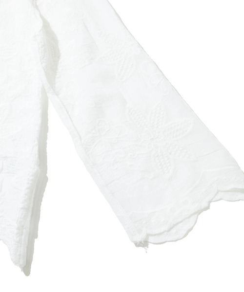 CUBE SUGAR（キューブシュガー）の「CUBE SUGAR/キューブシュガー　花刺繍 シアーシャツ（シャツ/ブラウス・レディース・ホワイト・FREE）」の4枚目の写真